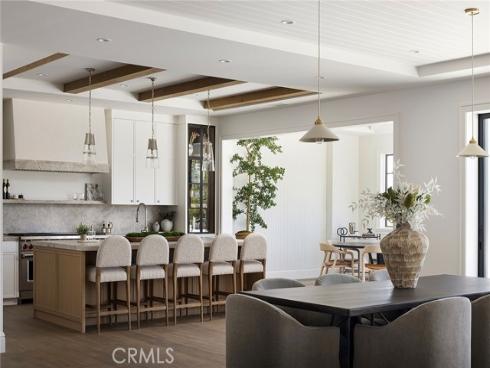 702 Saint James Place, Newport Beach, CA