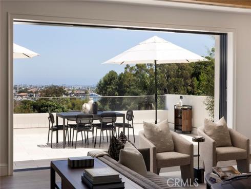 702 Saint James Place, Newport Beach, CA