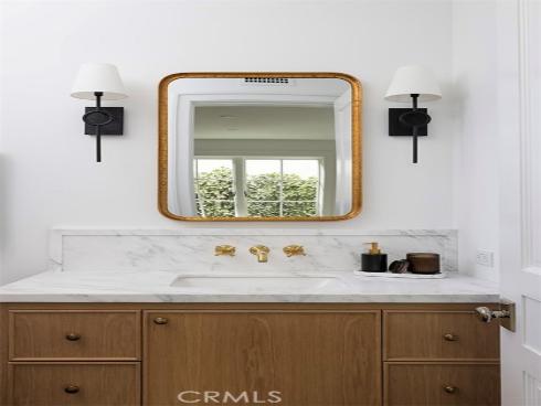 702 Saint James Place, Newport Beach, CA