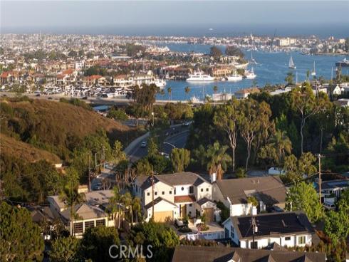 702 Saint James Place, Newport Beach, CA