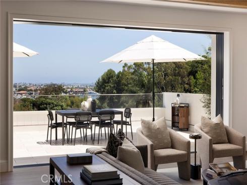 702 Saint James Place, Newport Beach, CA