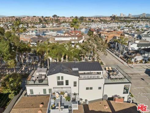 121 Emerald 2 Avenue, Newport Beach, CA