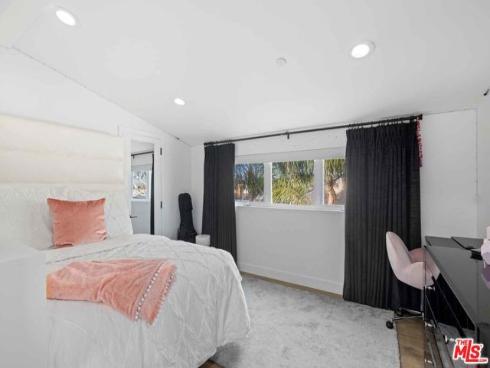 121 Emerald 2 Avenue, Newport Beach, CA