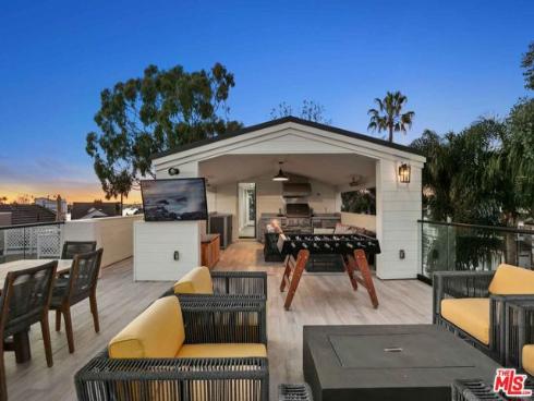 121 Emerald 2 Avenue, Newport Beach, CA