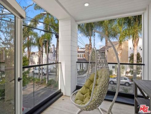 121 Emerald 2 Avenue, Newport Beach, CA