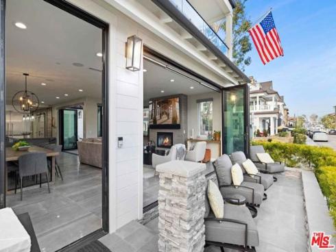 121 Emerald 2 Avenue, Newport Beach, CA