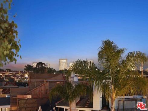 121 Emerald 2 Avenue, Newport Beach, CA