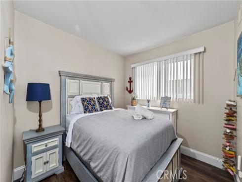 402 E Oceanfront , Newport Beach, CA