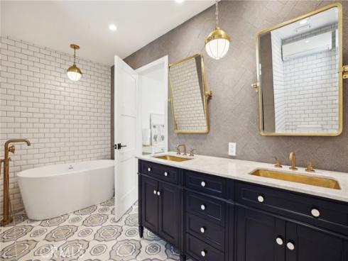 1817 W Bay A Avenue, Newport Beach, CA