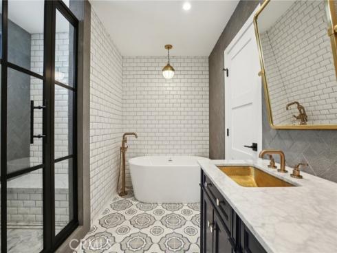 1817 W Bay A Avenue, Newport Beach, CA