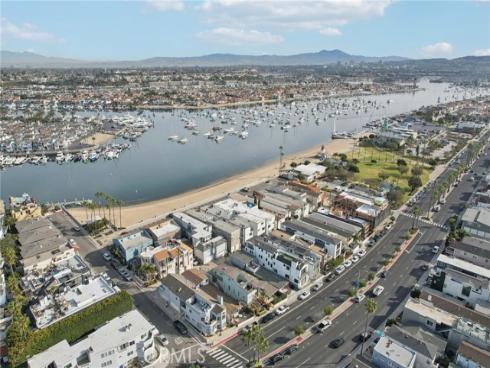 1817 W Bay A Avenue, Newport Beach, CA