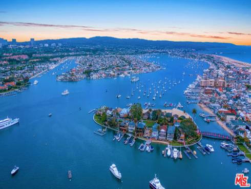 13 Bay Island , Newport Beach, CA