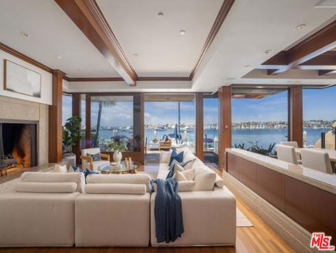 13 Bay Island , Newport Beach, CA