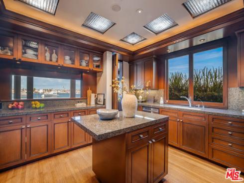 13 Bay Island , Newport Beach, CA