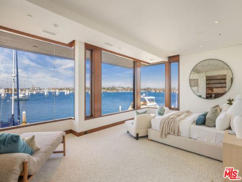 13 Bay Island , Newport Beach, CA
