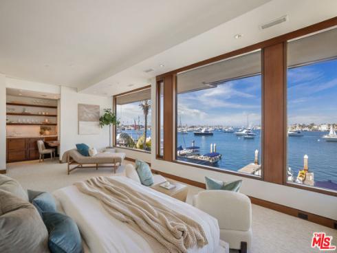 13 Bay Island , Newport Beach, CA