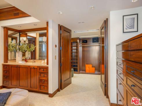 13 Bay Island , Newport Beach, CA