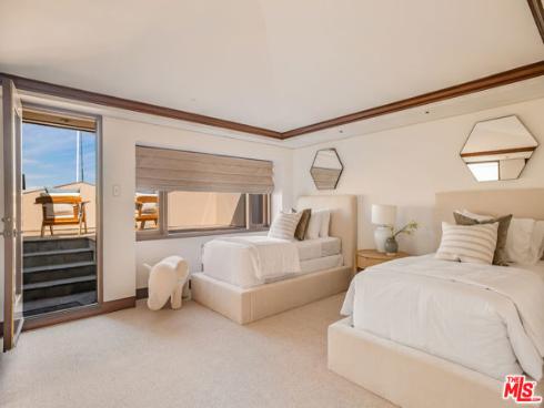 13 Bay Island , Newport Beach, CA