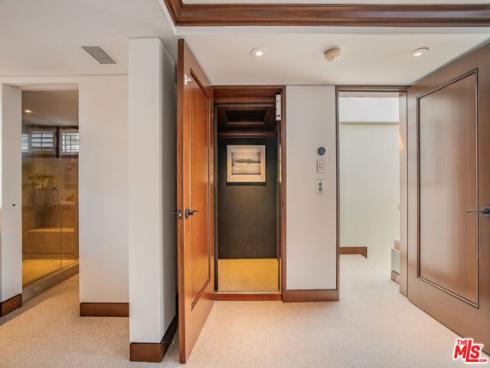 13 Bay Island , Newport Beach, CA