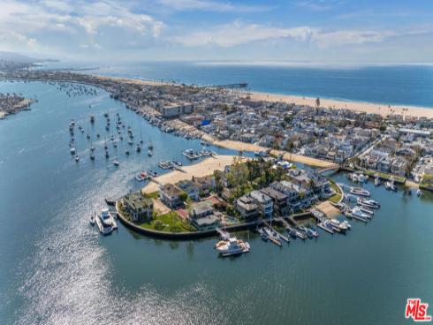 13 Bay Island , Newport Beach, CA