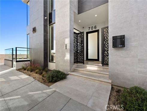 706 W Oceanfront  , Newport Beach, CA