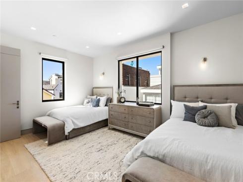 706 W Oceanfront  , Newport Beach, CA