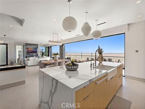 706 W Oceanfront  , Newport Beach, CA