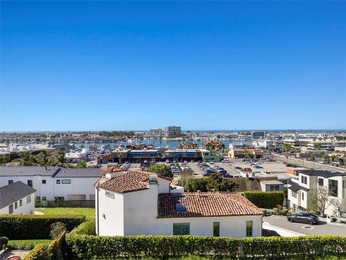 230  Ocean View Avenue  , Newport Beach, CA