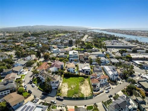 230  Ocean View Avenue  , Newport Beach, CA