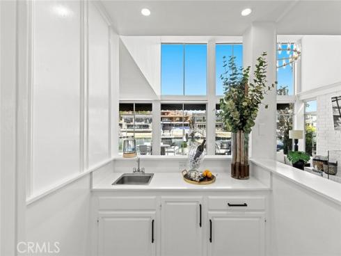 7 Linda Isle , Newport Beach, CA