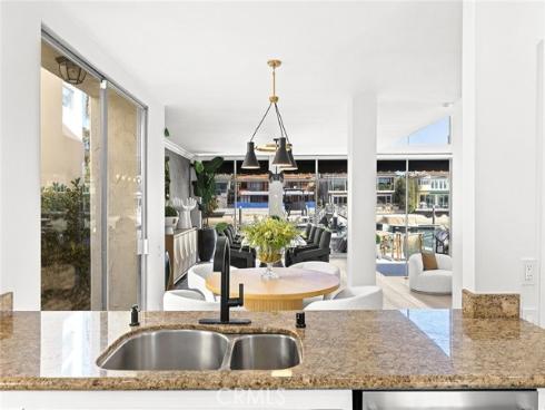 7 Linda Isle , Newport Beach, CA
