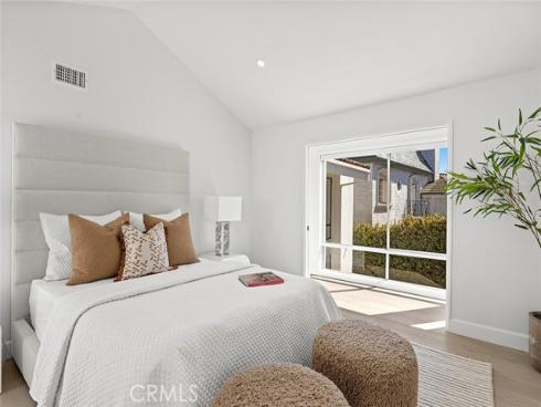 7 Linda Isle , Newport Beach, CA