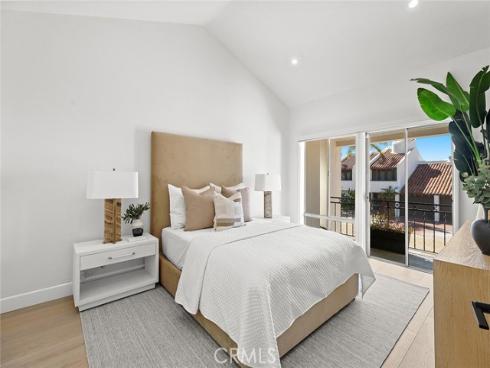 7 Linda Isle , Newport Beach, CA