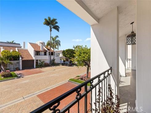 7 Linda Isle , Newport Beach, CA