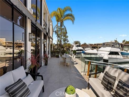 7 Linda Isle , Newport Beach, CA