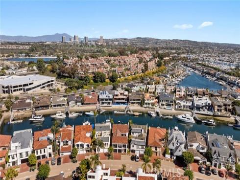 7 Linda Isle , Newport Beach, CA