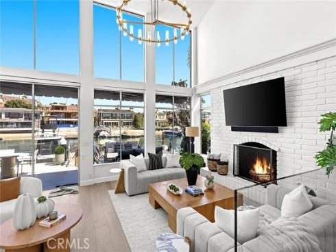 7 Linda Isle , Newport Beach, CA