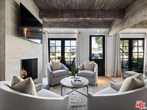 305 Grand Canal 1 , Newport Beach, CA