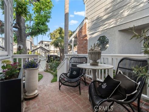 209 Diamond Avenue, Newport Beach, CA