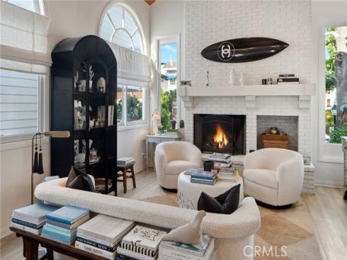 209 Diamond Avenue, Newport Beach, CA