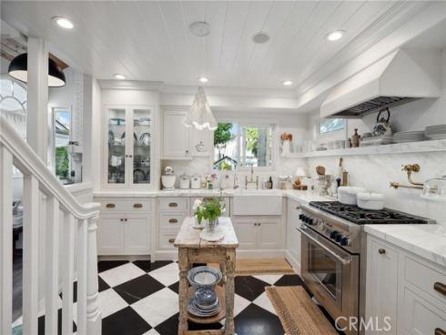 209 Diamond Avenue, Newport Beach, CA