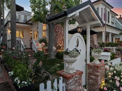209 Diamond Avenue, Newport Beach, CA