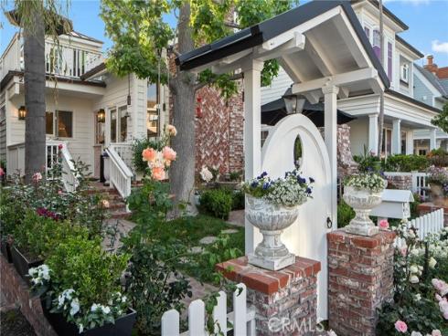 209 Diamond Avenue, Newport Beach, CA