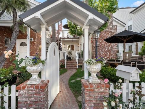 209 Diamond Avenue, Newport Beach, CA