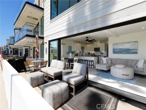 916 E Oceanfront , Newport Beach, CA