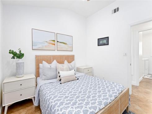 916 E Oceanfront , Newport Beach, CA