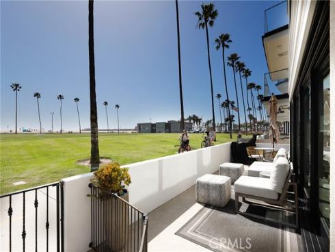 916 E Oceanfront , Newport Beach, CA