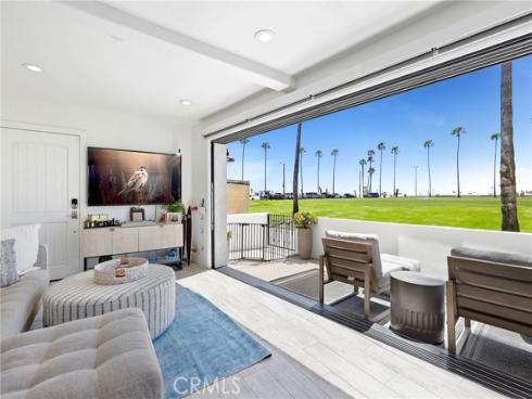 916 E Oceanfront , Newport Beach, CA