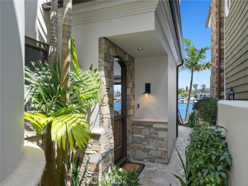 118  Via Lido Nord  , Newport Beach, CA