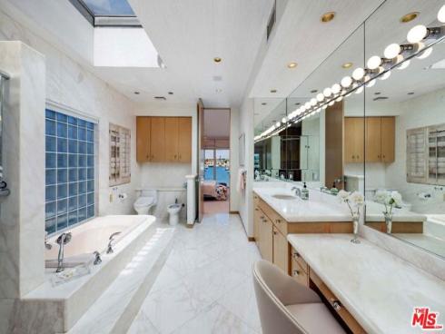 812 W Bay Avenue, Newport Beach, CA